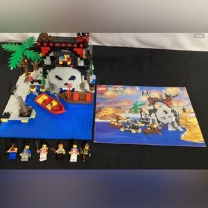 LEGO Pirate Island Set - Vintage